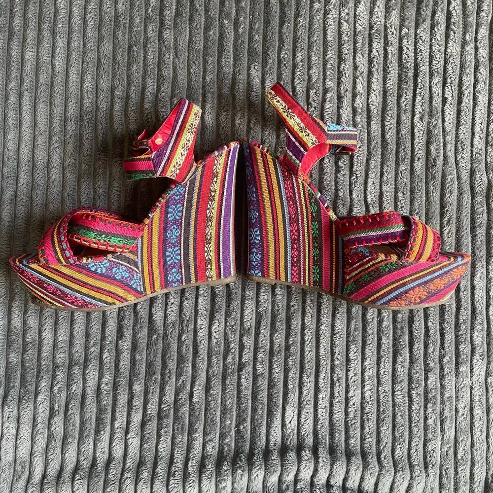 Selina by Summer Rio Wedge Sandals Womens Size 8 Tribal Striped